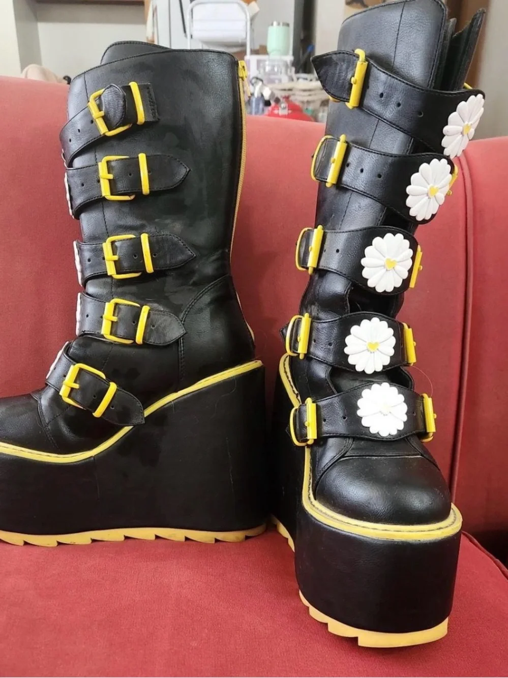YRU daisy dunes. Platform boots